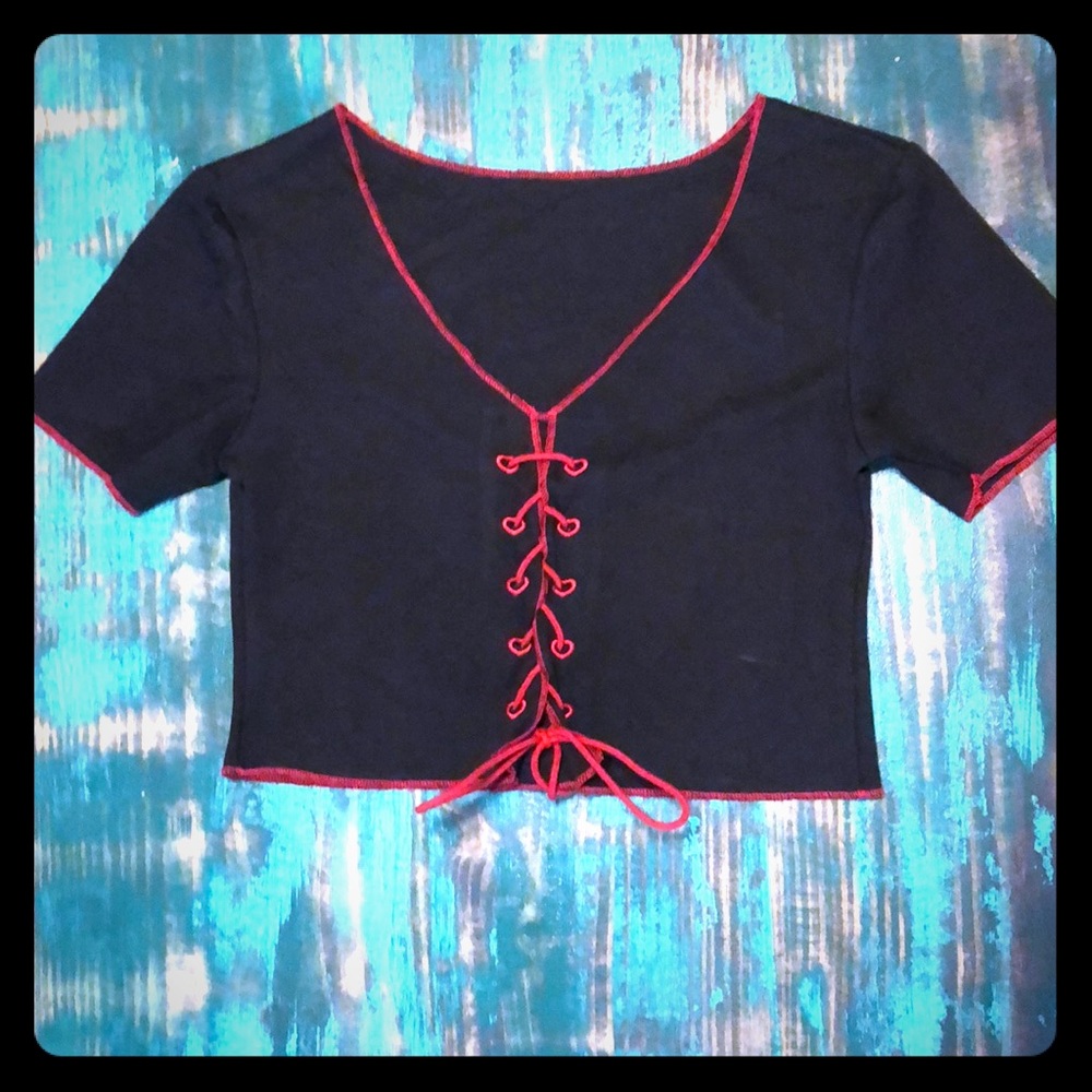Cute/sexy black top w/heart loopholes
